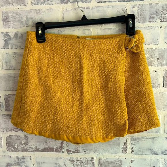 Forever21 Skort Medium Lined Shorts Mini Mustard Yellow Wrap Front Buckle Cotton - Picture 1 of 8